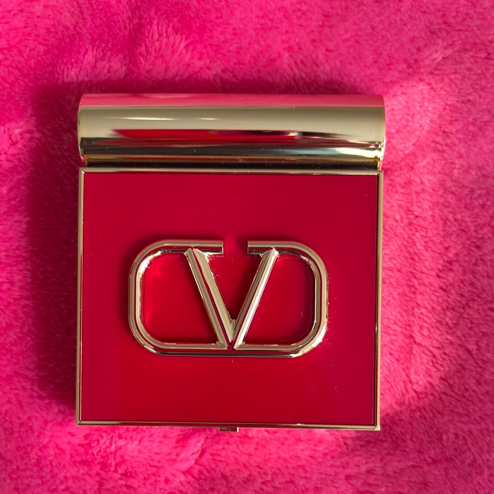 • Valentino Eye2Cheek Eyeshadow & Blush •